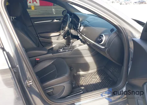 2019 Audi A3 40 Premium/40 Titanium Premium z USA, uszkodzony, nr VIN WAUAUGFF9KA120337